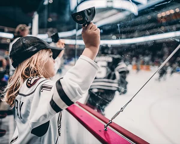 kid at hershey bears game